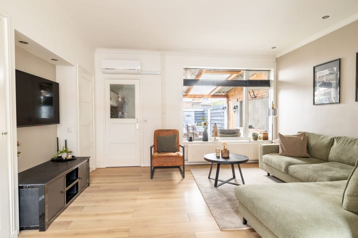 Photo 5 of Julianastraat 12