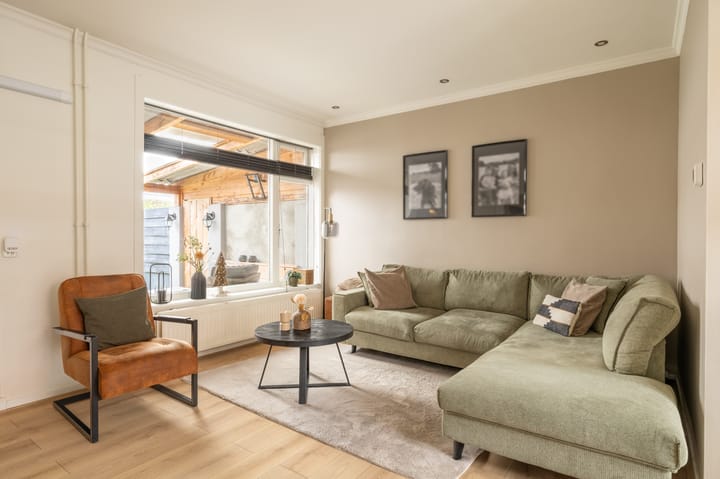 Photo 6 of Julianastraat 12