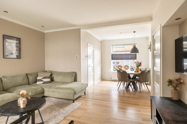 Photo 7 of Julianastraat 12