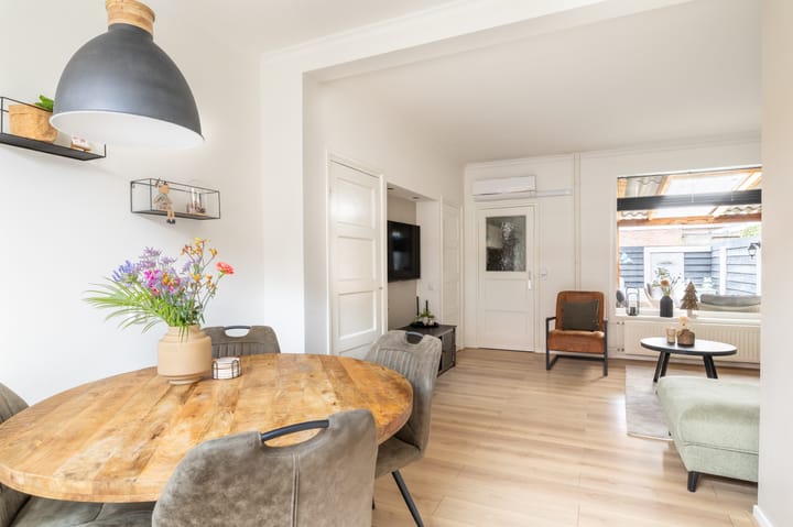 Photo 8 of Julianastraat 12