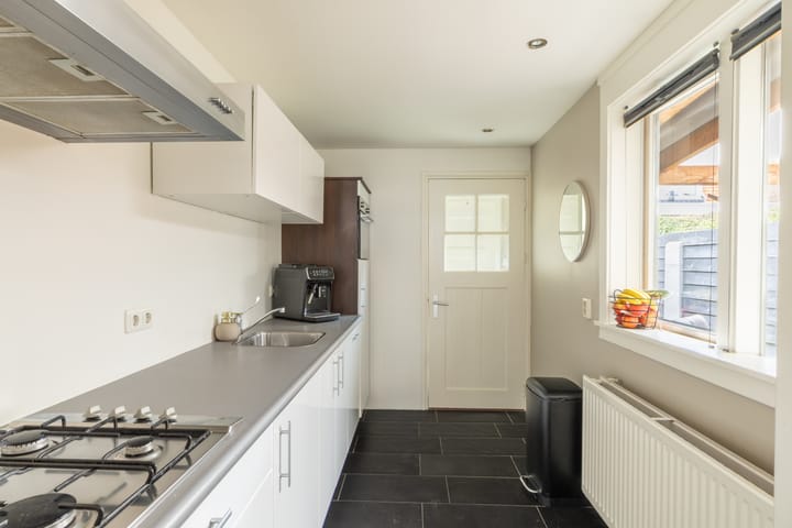 Photo 9 of Julianastraat 12