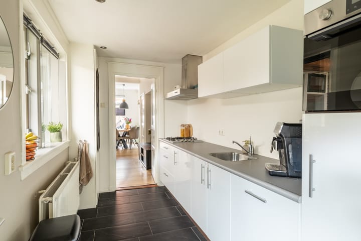 Photo 10 of Julianastraat 12