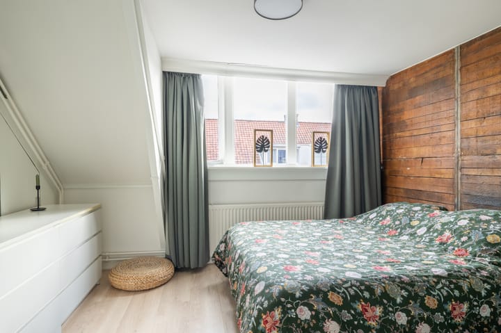 Photo 16 of Julianastraat 12