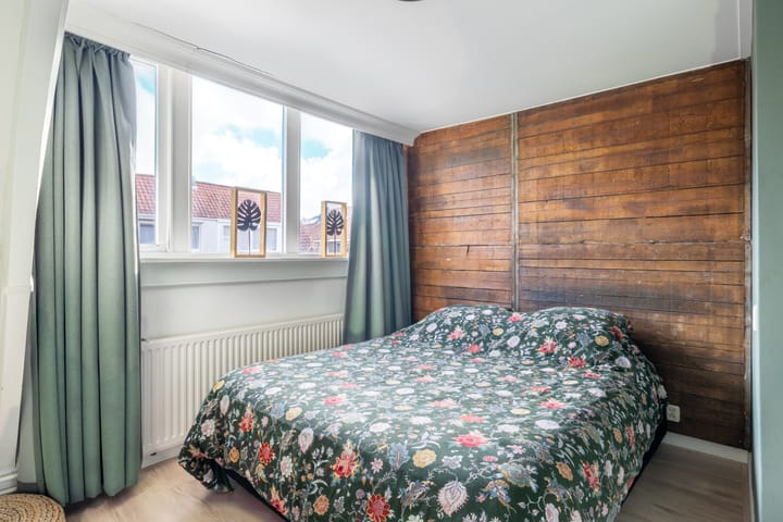 Photo 17 of Julianastraat 12