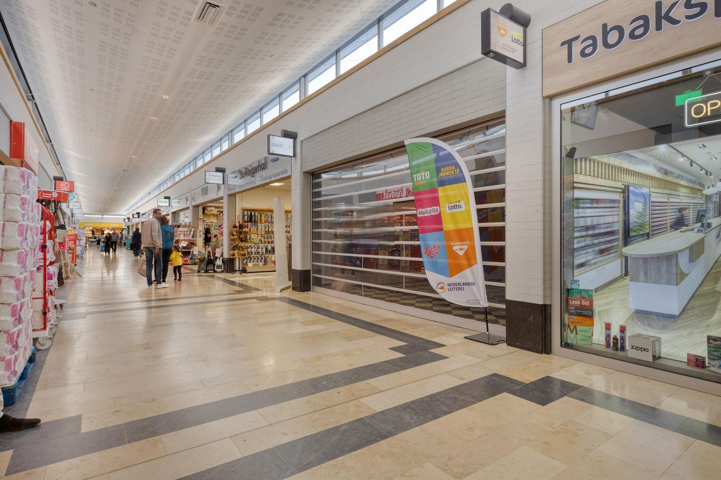 View photo 2 of Reigerhof 97