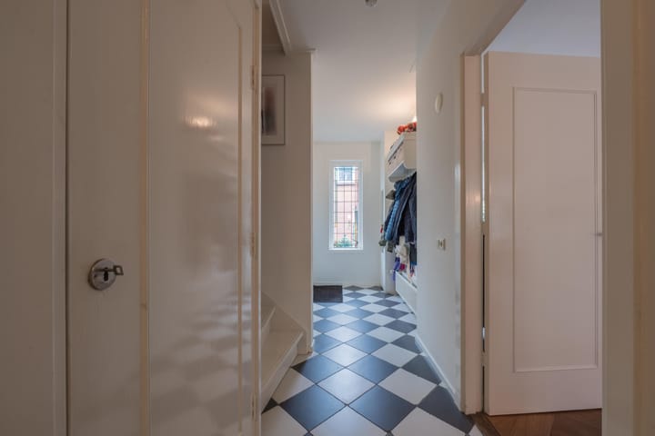 Photo 27 of Looierstraat 4