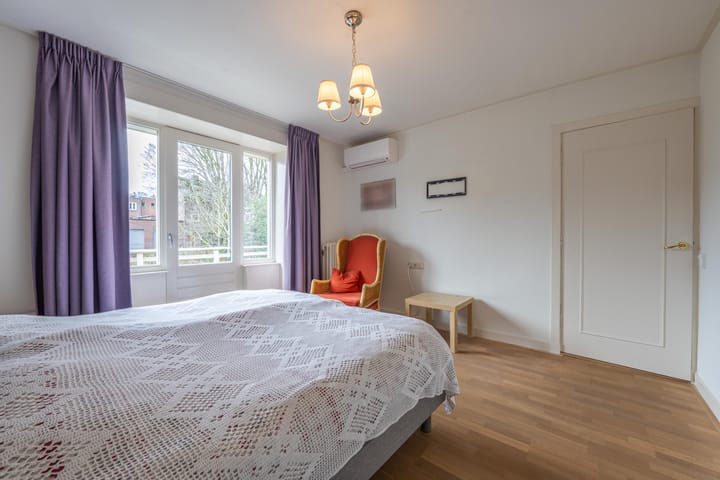 Photo 32 of Looierstraat 4