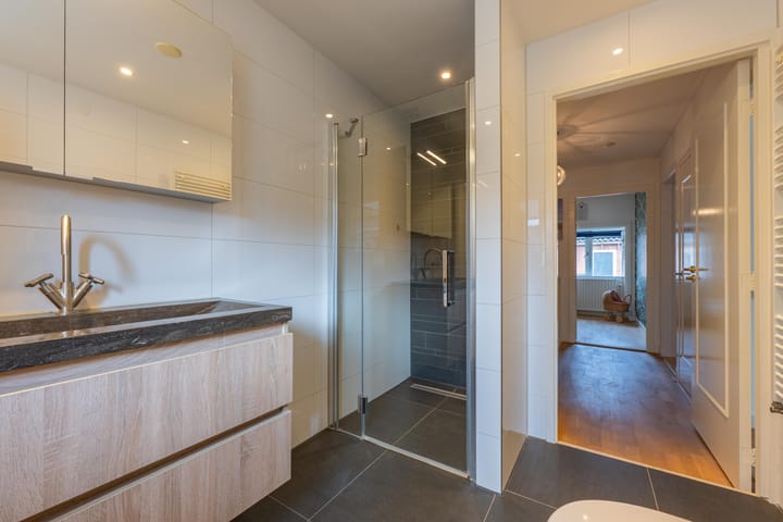 Photo 37 of Looierstraat 4