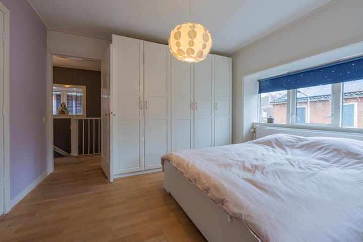 Photo 39 of Looierstraat 4