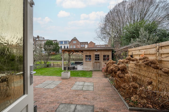 Photo 40 of Looierstraat 4