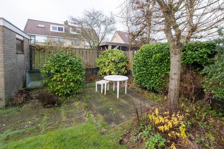 Photo 28 of Mr P J Oudlaan 32