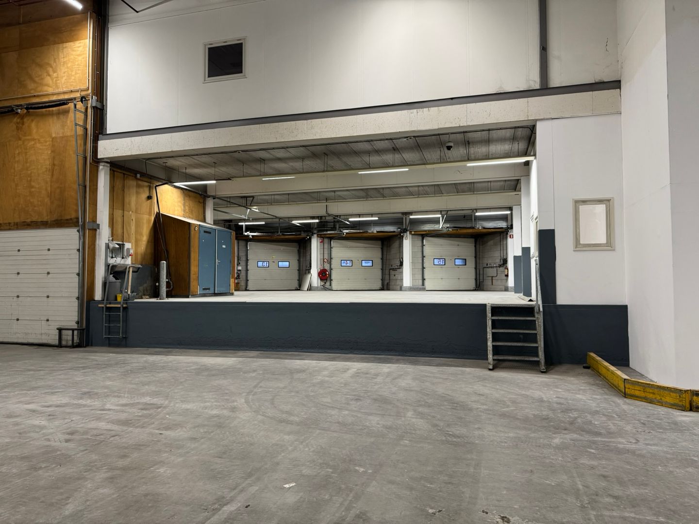 View photo 4 of Donk 5