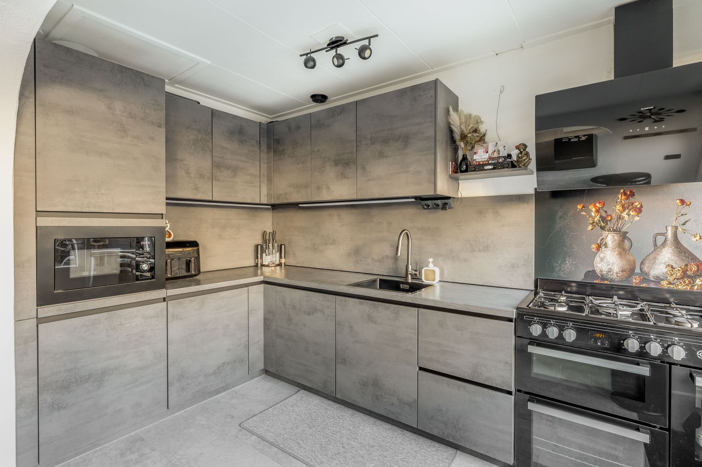 Photo 10 of Willemstraat 180