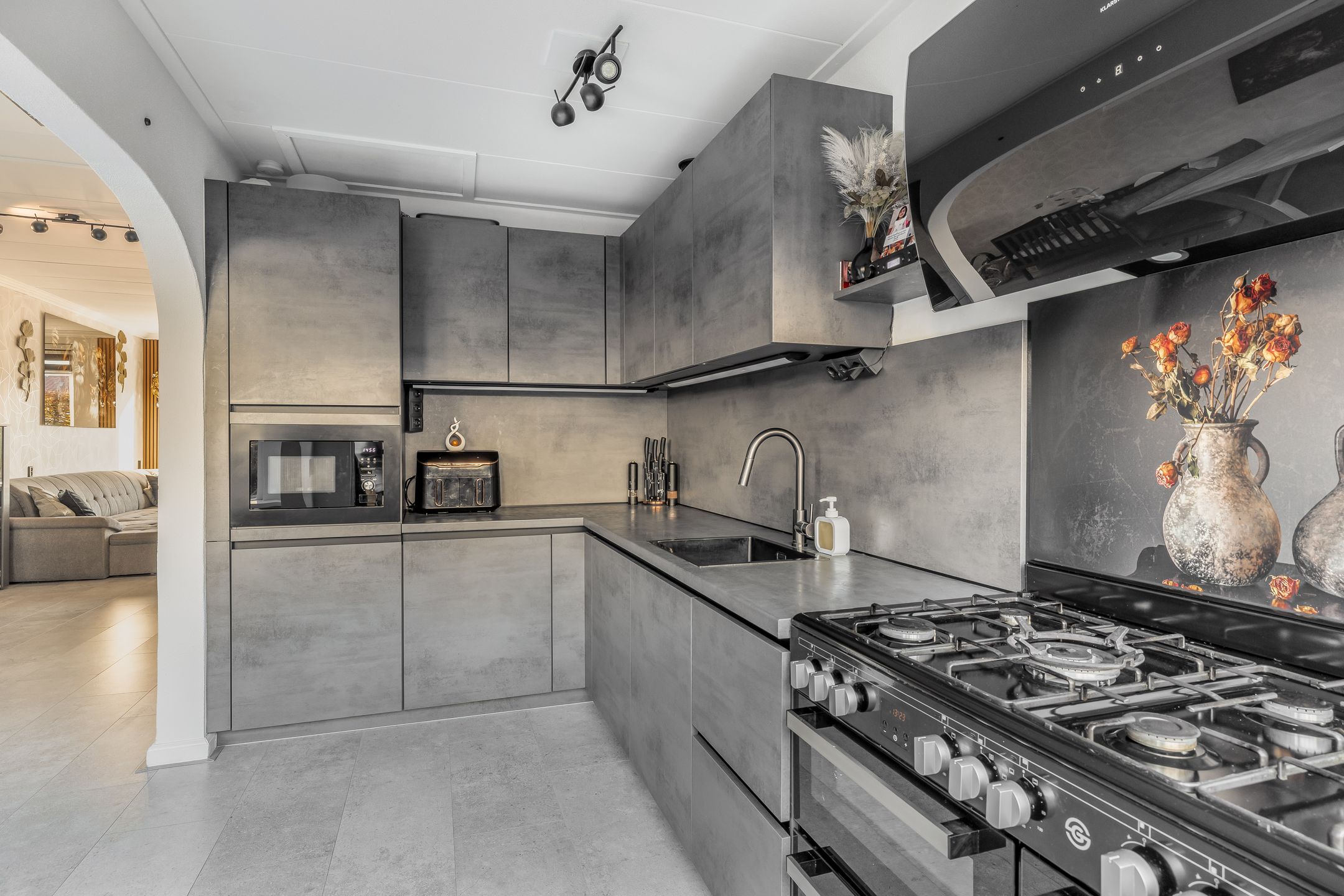 Photo 12 of Willemstraat 180