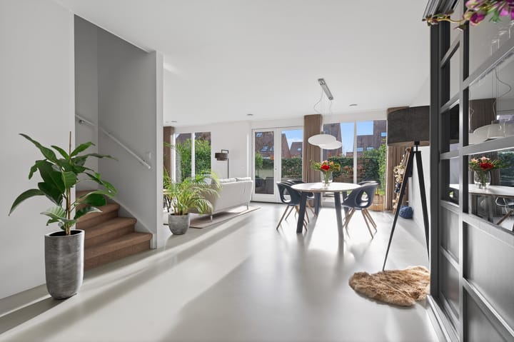 Photo 2 of Bloemenhoeve 8