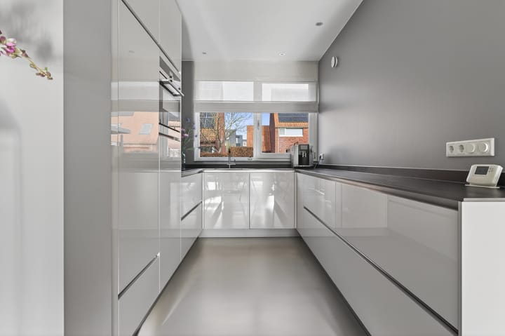 Photo 4 of Bloemenhoeve 8