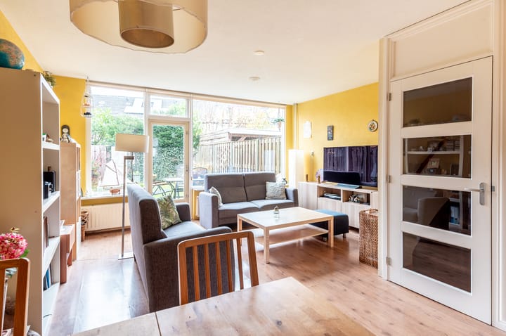 Photo 2 of Tuinfluiterstraat 8