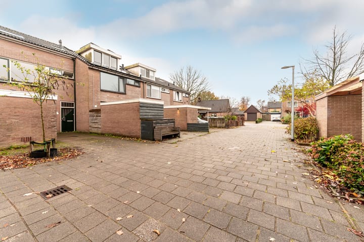 Photo 35 of Tuinfluiterstraat 8