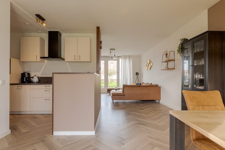 Foto 13 van Puntkroos 44