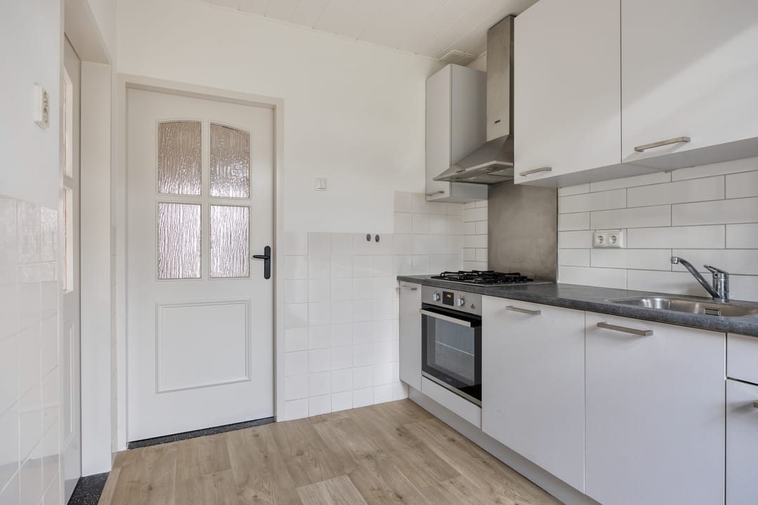 Foto 17 van Van Limburg Stirumstraat 32