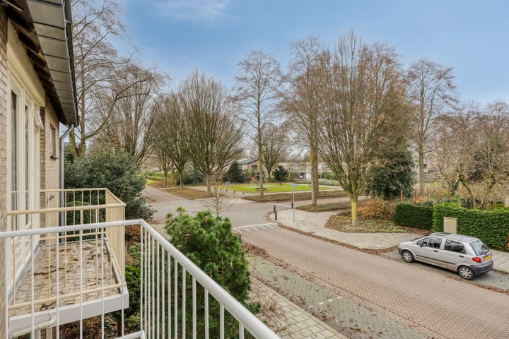 Foto 27 van Van Limburg Stirumstraat 32