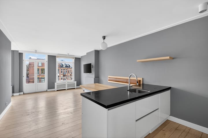 Photo 1 of Frederik Hendrikstraat 130-3