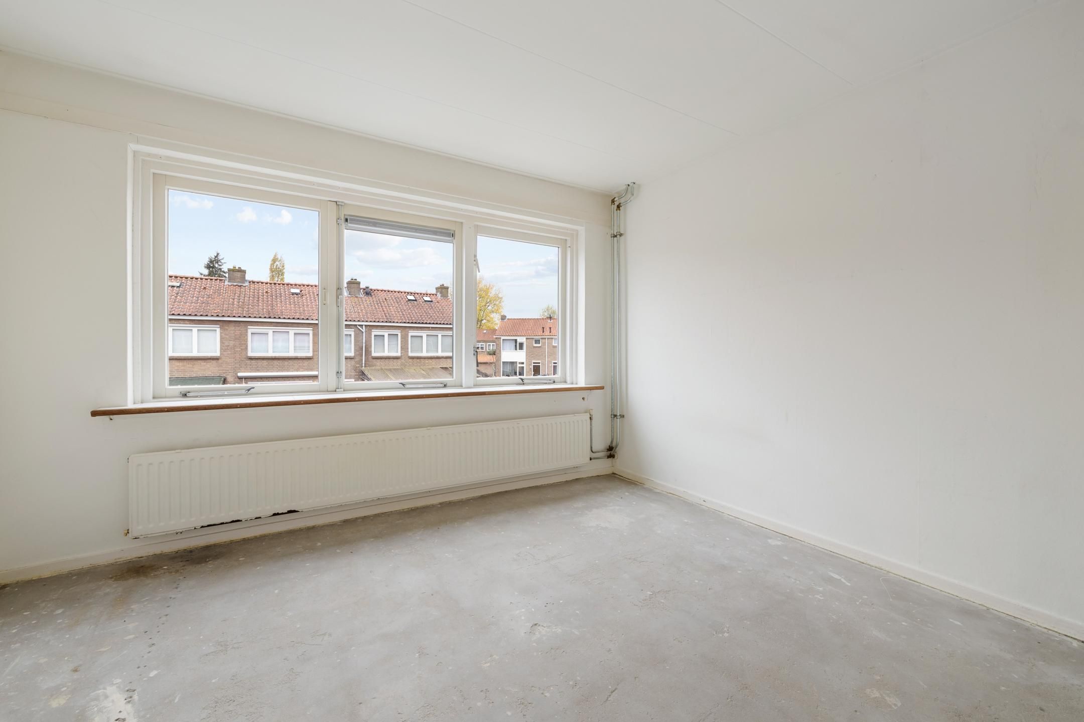 Photo 12 of Van Nijenrodestraat 33