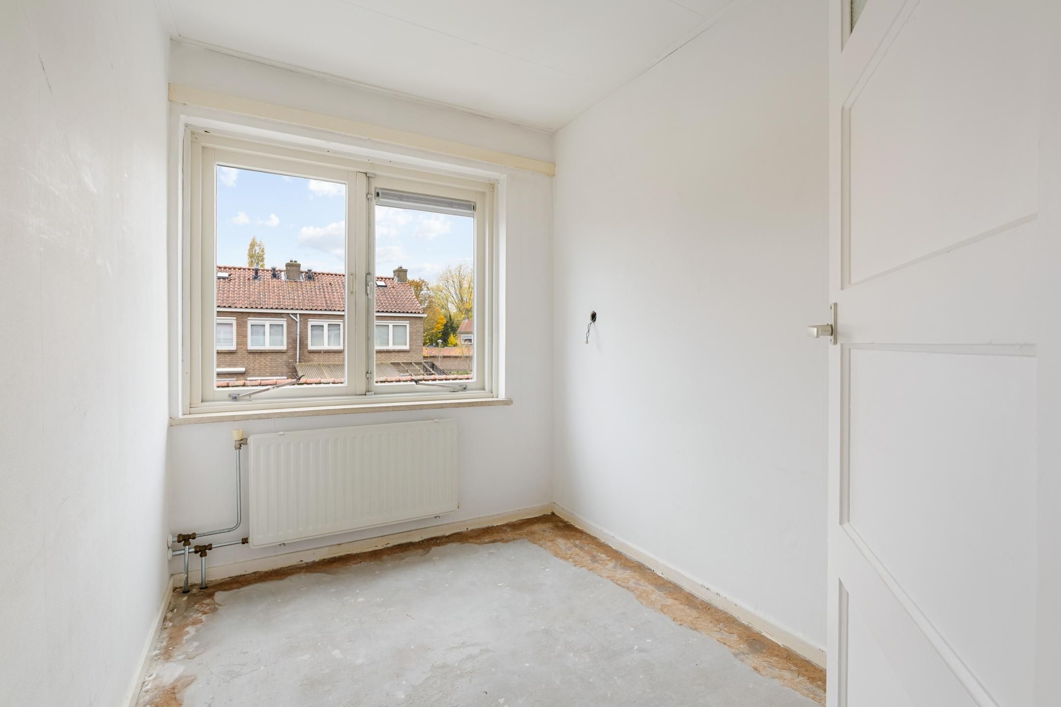 Photo 15 of Van Nijenrodestraat 33