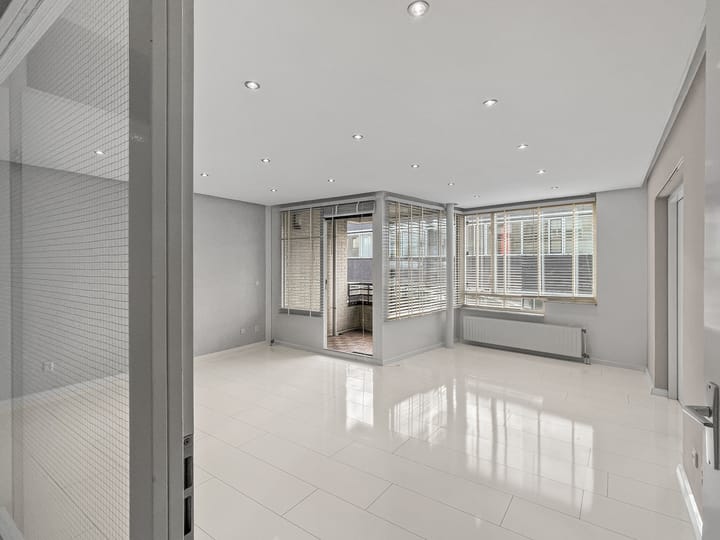 Photo 6 of Noordeinde 295