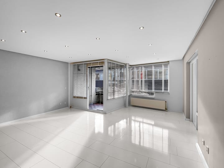 Photo 8 of Noordeinde 295