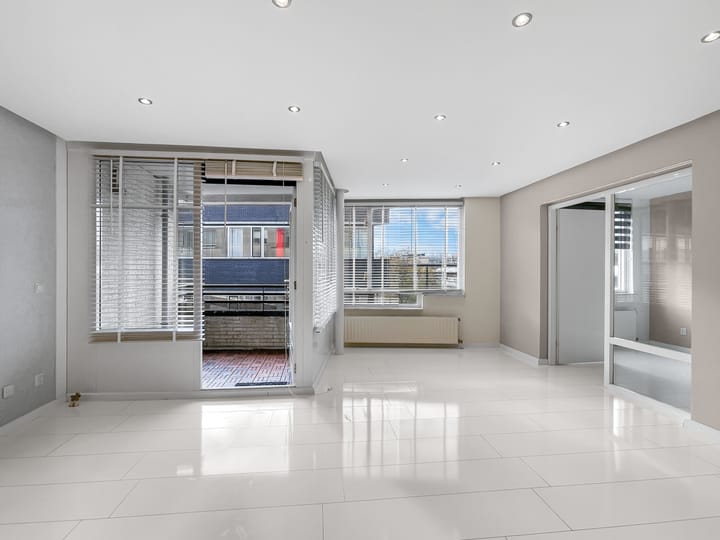 Photo 11 of Noordeinde 295