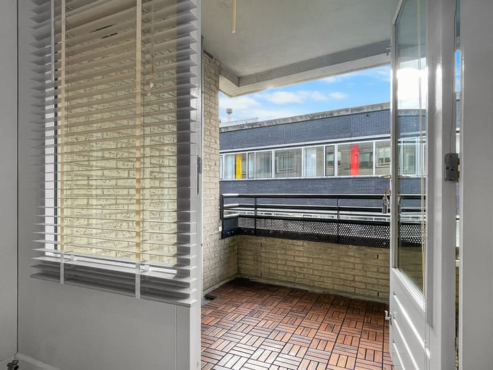 Photo 12 of Noordeinde 295