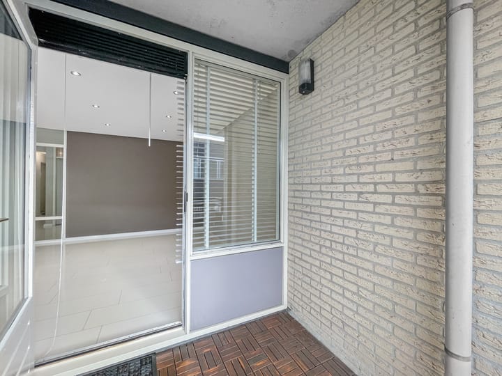 Photo 14 of Noordeinde 295