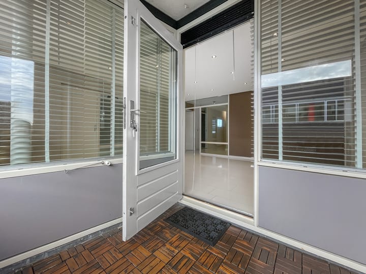 Photo 13 of Noordeinde 295