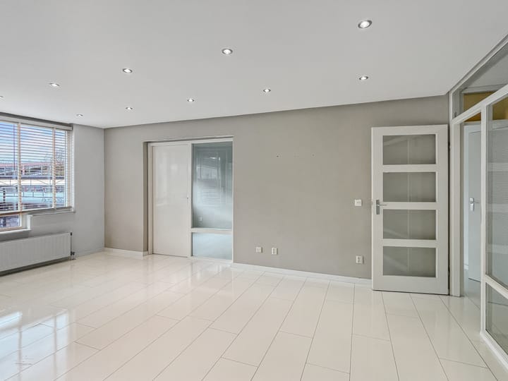 Photo 15 of Noordeinde 295