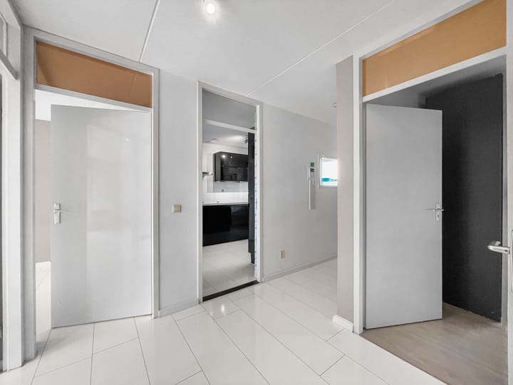 Photo 18 of Noordeinde 295