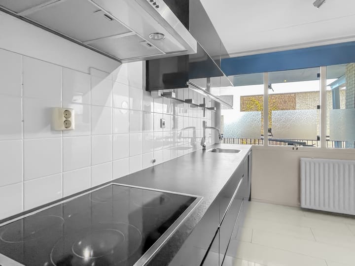 Photo 20 of Noordeinde 295