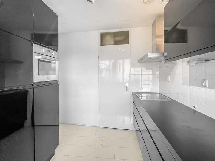 Photo 21 of Noordeinde 295