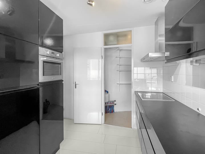 Photo 22 of Noordeinde 295