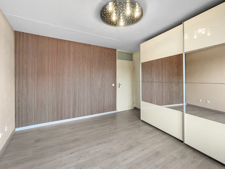 Photo 26 of Noordeinde 295