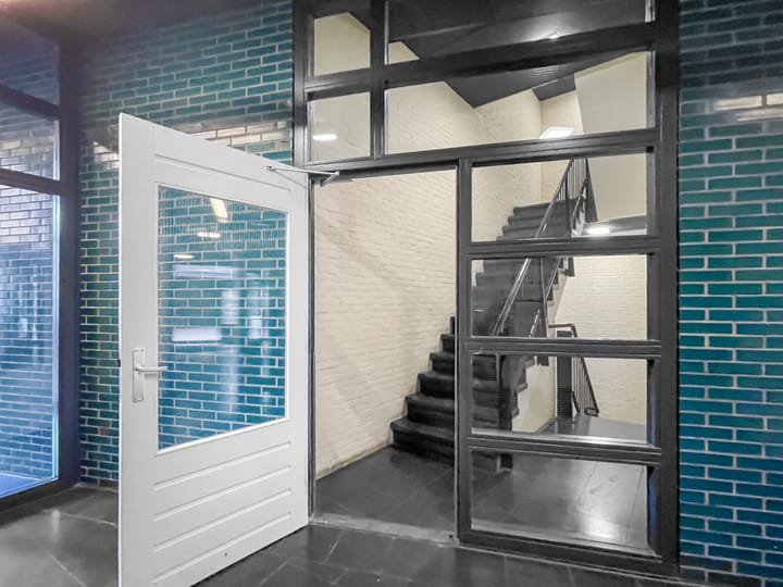 Photo 33 of Noordeinde 295