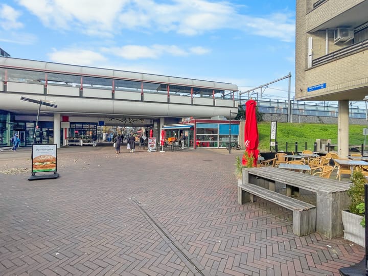 Photo 38 of Noordeinde 295