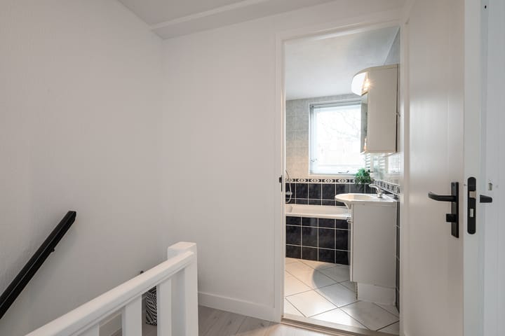 Photo 19 of Bellstraat 8