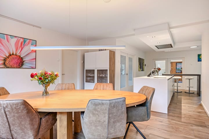 Photo 14 of Heilige Stoel 6705