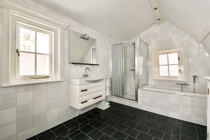 Photo 33 of Muiderstraat 8-H