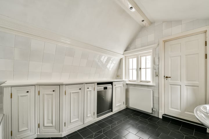 Photo 34 of Muiderstraat 8-H