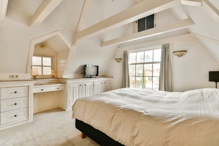 Photo 45 of Muiderstraat 8-H