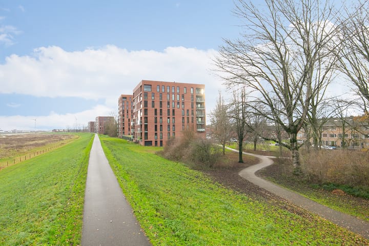 Photo 39 of Veerpolderstraat 15-10