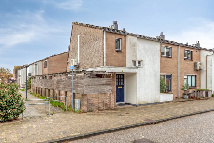 Photo 2 of Carry van Bruggenweg 7