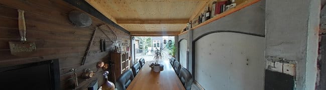 Bijgebouw met overdekt terras met houtkachel en berging